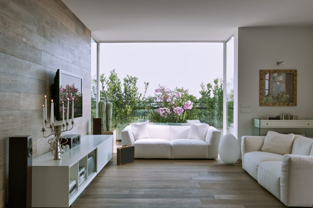 Aménagement intérieur à Marrakech – terrasse contemporaine et espace de détente